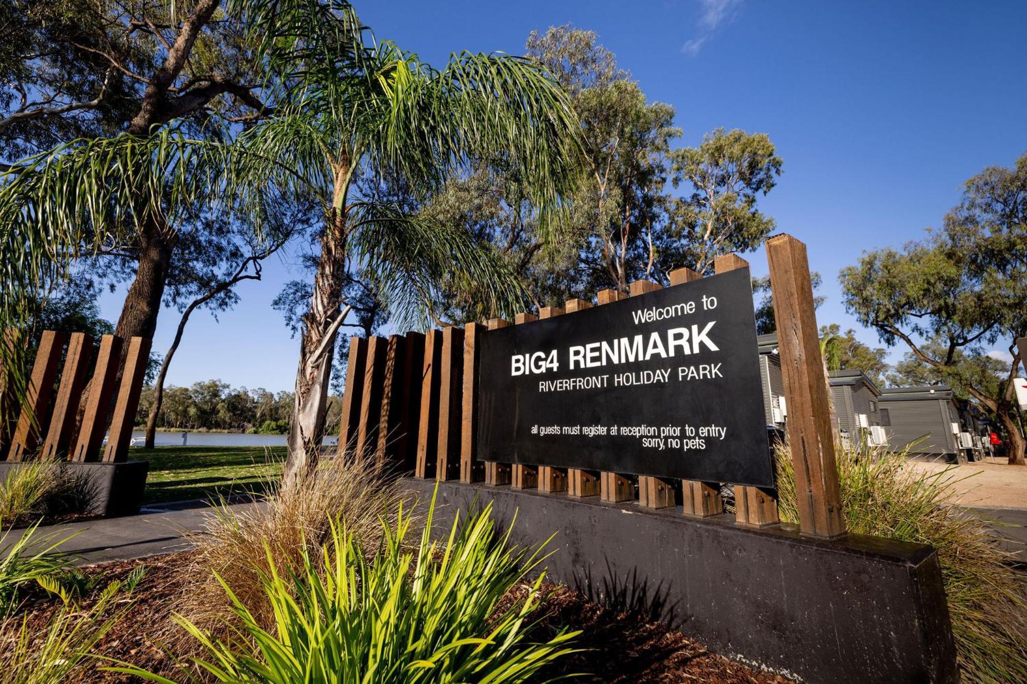 Big4 Renmark Riverfront Holiday Park Esterno foto