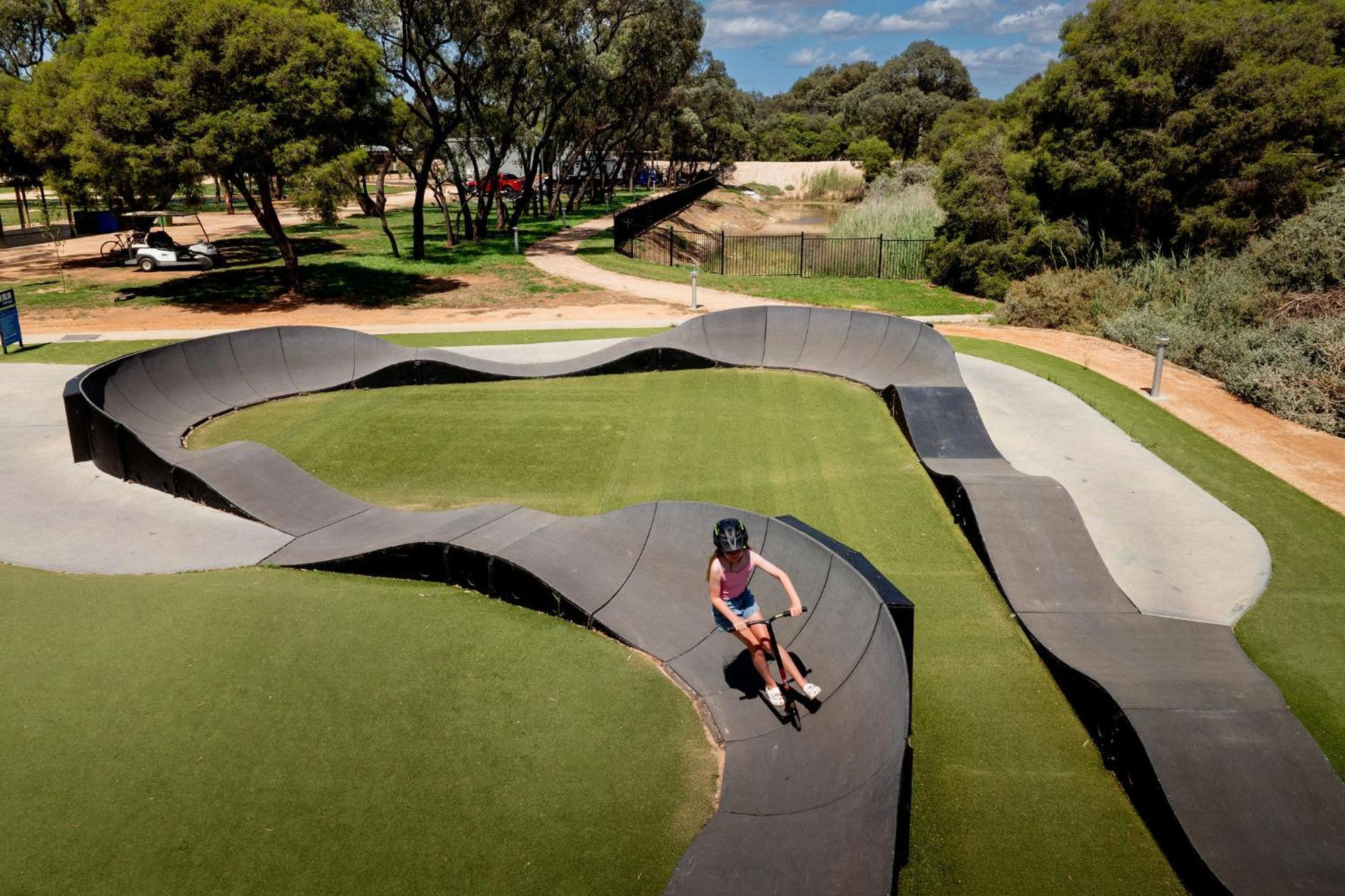 Big4 Renmark Riverfront Holiday Park Esterno foto