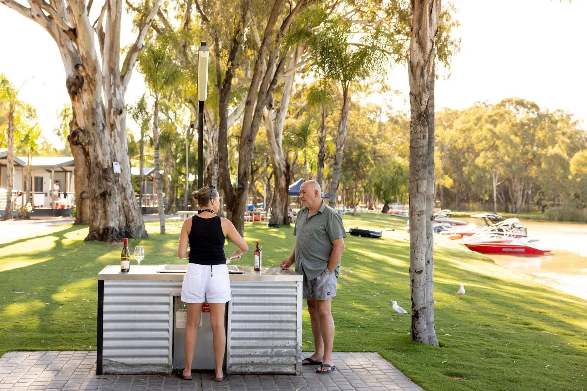 Big4 Renmark Riverfront Holiday Park Esterno foto