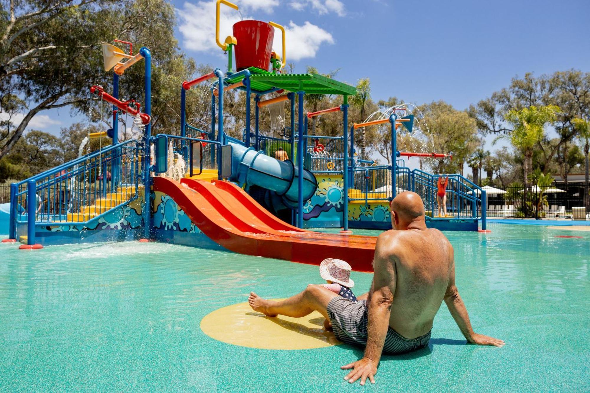 Big4 Renmark Riverfront Holiday Park Esterno foto