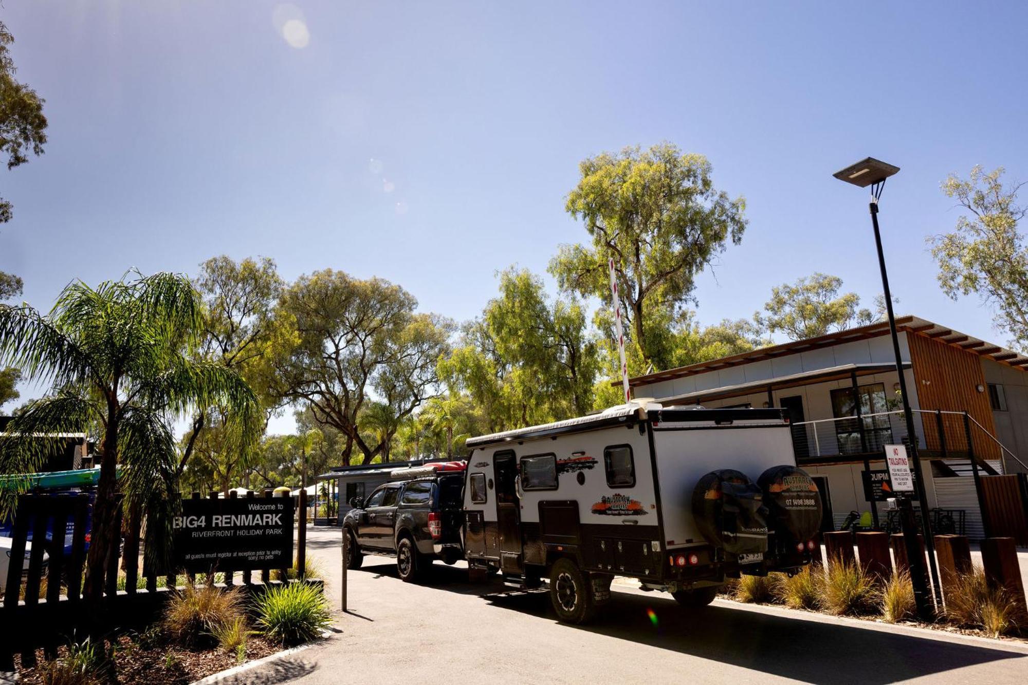 Big4 Renmark Riverfront Holiday Park Esterno foto